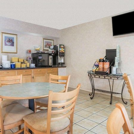 Days Inn By Wyndham Lenox Ma Экстерьер фото