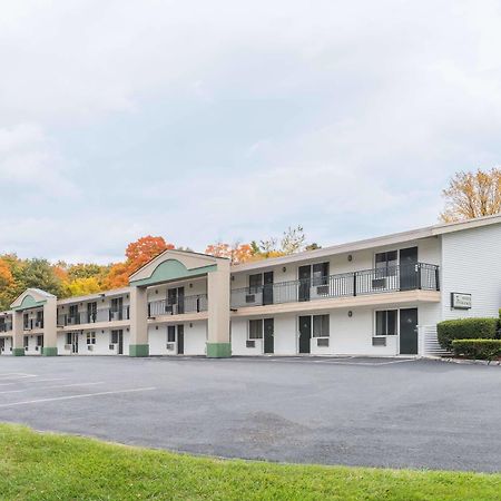 Days Inn By Wyndham Lenox Ma Экстерьер фото