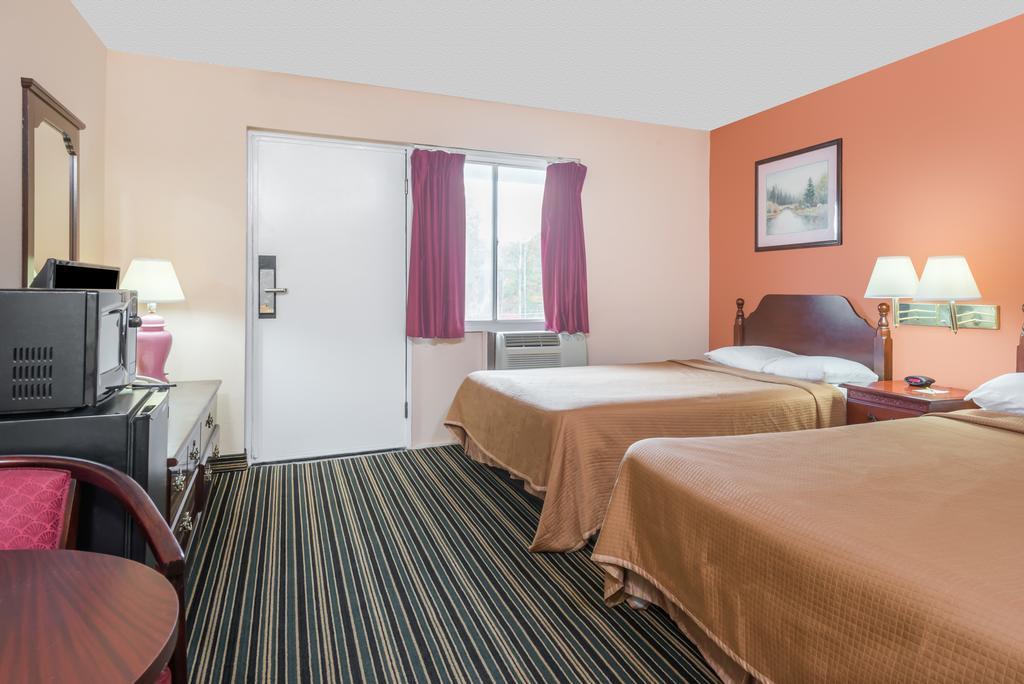 Days Inn By Wyndham Lenox Ma Экстерьер фото