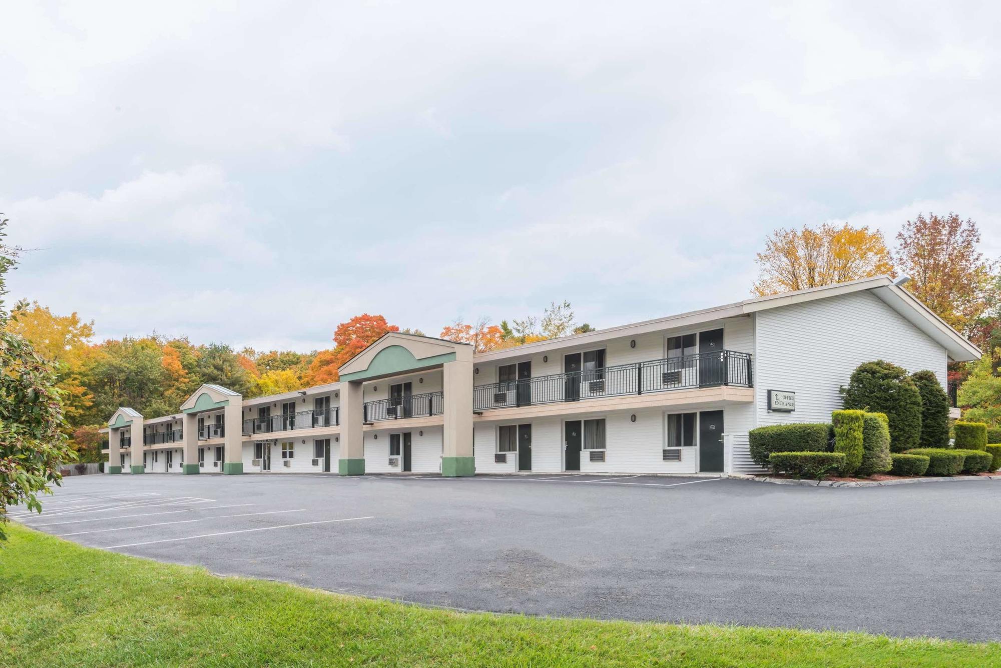 Days Inn By Wyndham Lenox Ma Экстерьер фото